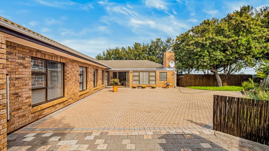 3 Bedroom Property for Sale in Monte Vista Western Cape